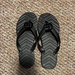 NWOT Gucci Black Platform Flipflops